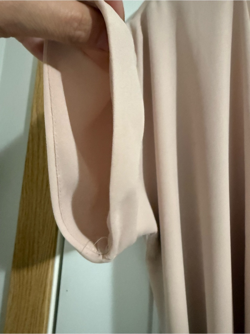 45. Aritzia Babaton Wallace Wrap Dress
Soft Blush Small - Picture 5 of 9